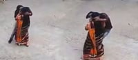 Viral Video: ఆంటీ కన్పిస్తే చాలు ముద్దు పెట్టేస్తున్న వ్యక్తి?